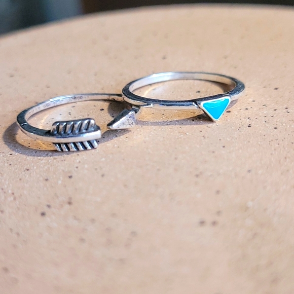 🤍3/$30 Stackable Cactus Ring Set - Picture 3 of 4